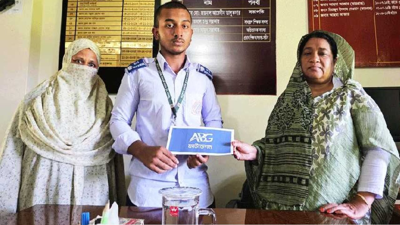 বকেয়া বেতন ও পরীক্ষার ফি দিতে শুভকে সহায়তা এবিজি ফাউন্ডেশনের। 